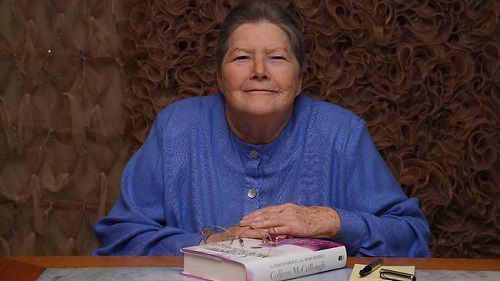 Книга «Поющие в терновнике» была издана в 1977 году и стала бестселлером по всему миру.
