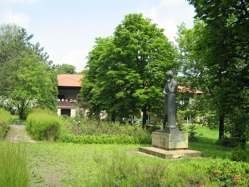 Памятник А.Пушкину в Долне.