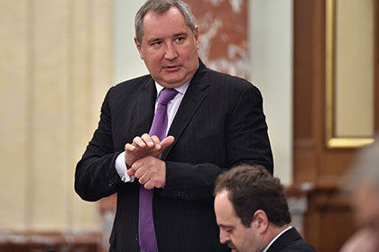 Вице-премьер Дмитрий Рогозин заявил, что для России было бы лучше получить деньги за вертолетоносцы типа «Мистраль», чем сами корабли.