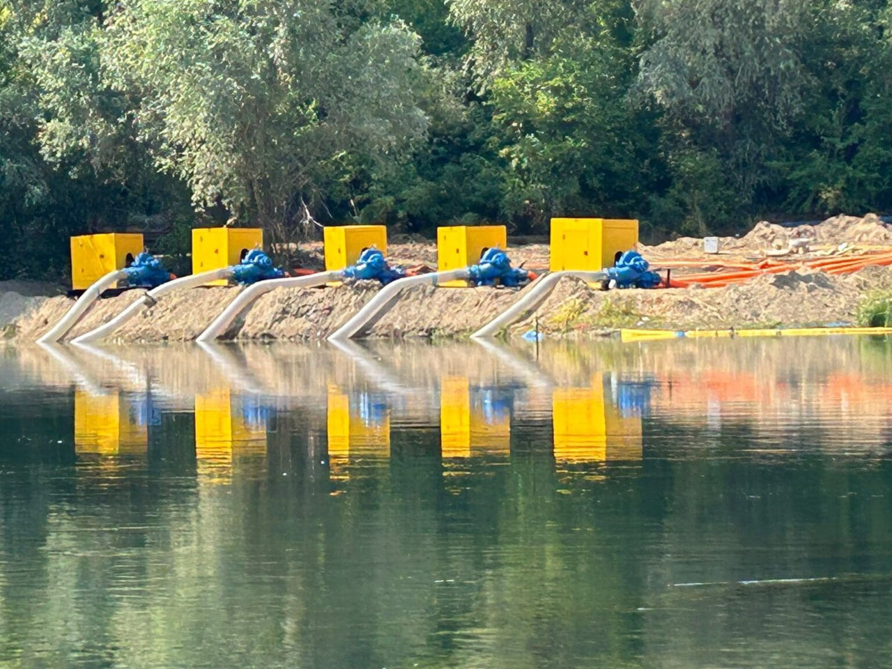 Переданные Кишиневу насосы установили на водозаборе в Вадул-луй-Водэ.