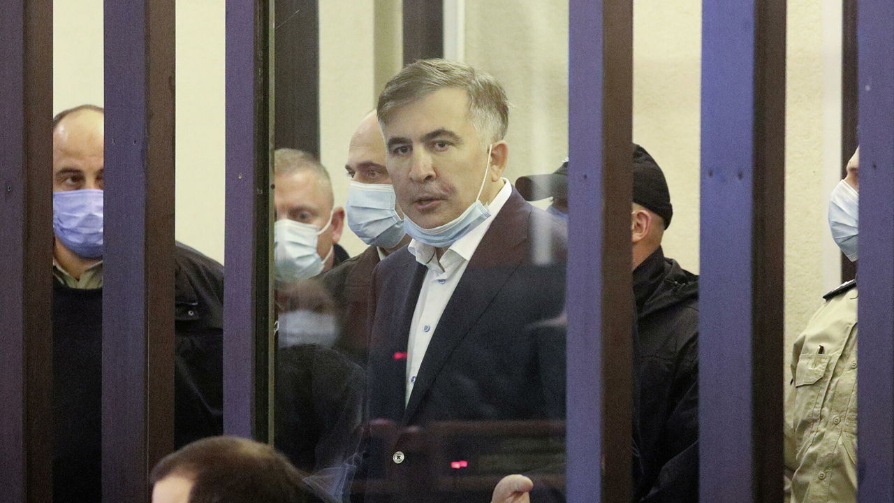 Саакашвили заявил, что не сможет присутствовать на суде из-за здоровья.