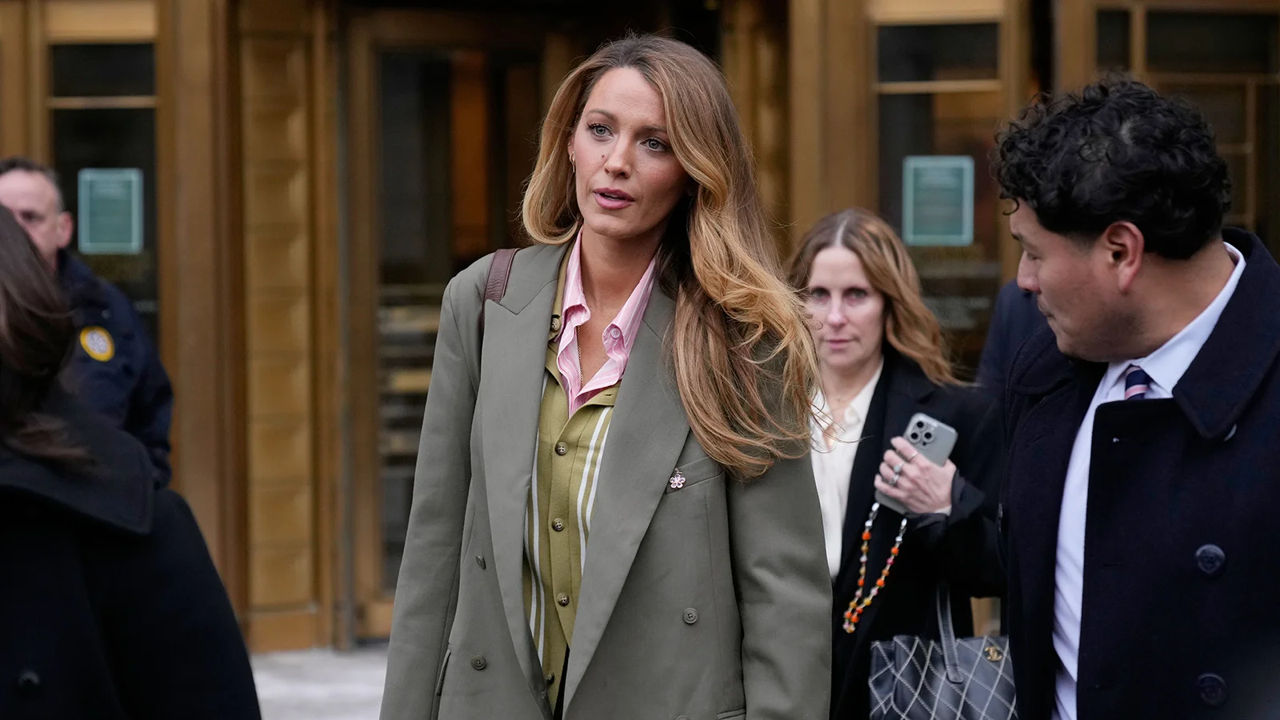 Blake Lively solicită despăgubiri în urma procesului cu Justin Baldoni.