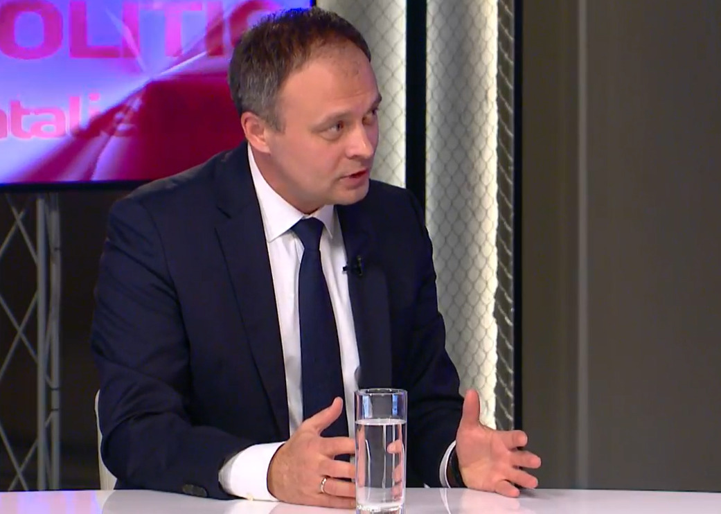 Канду обсуждал с Филипом уход из политики, но решил остаться.