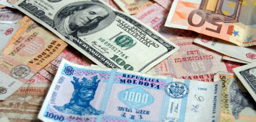 Эксперты: НБМ сдержал падение курса лея продажей валюты.