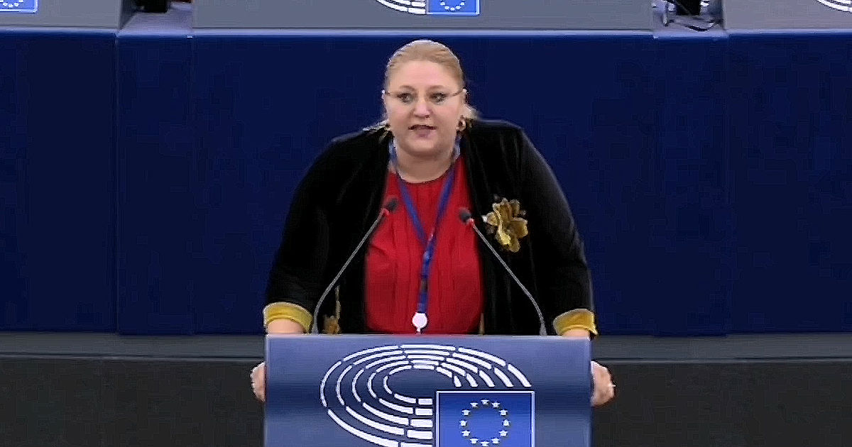 Выступление Шошоакэ в Европарламенте прервали из-за антипрививочной речи.