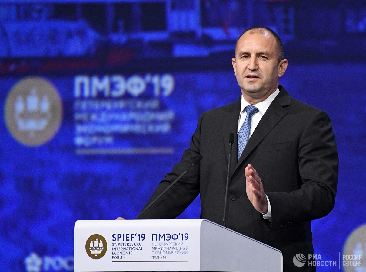 Президент Болгарии призвал просчитывать последствия при введении санкций.