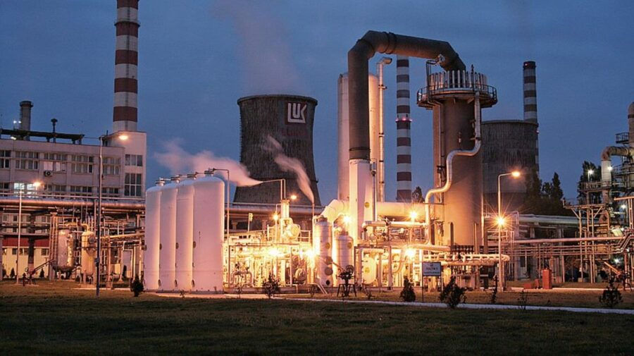 Rafinăria Lukoil din România rămâne închisă, deși reparațiile au fost finalizate.