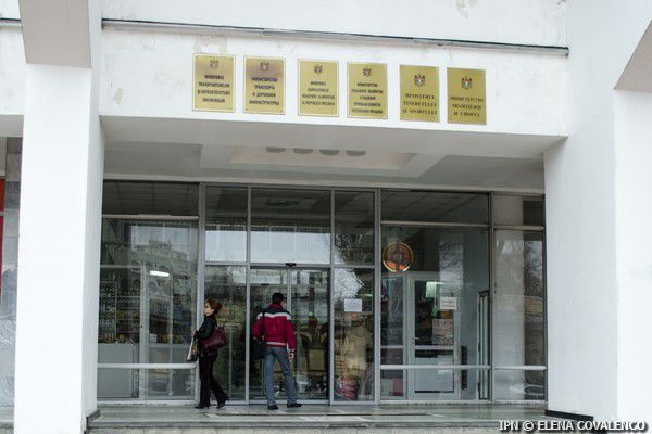 В текущем году вместо 11 официальных выходных дней у бюджетников есть только 7.