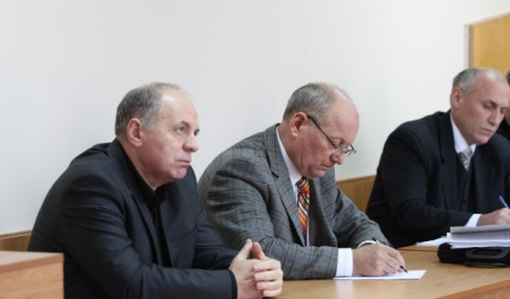 Poliţiştii nu pot da de fostul ministru de Interne Gheorghe Papuc.
