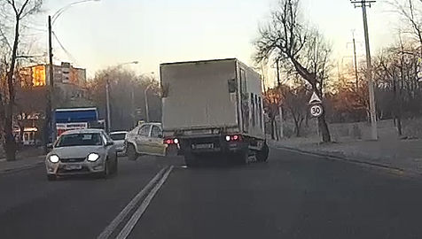 Утреннее ДТП в Кишиневе засняли на камеру видеорегистратора.