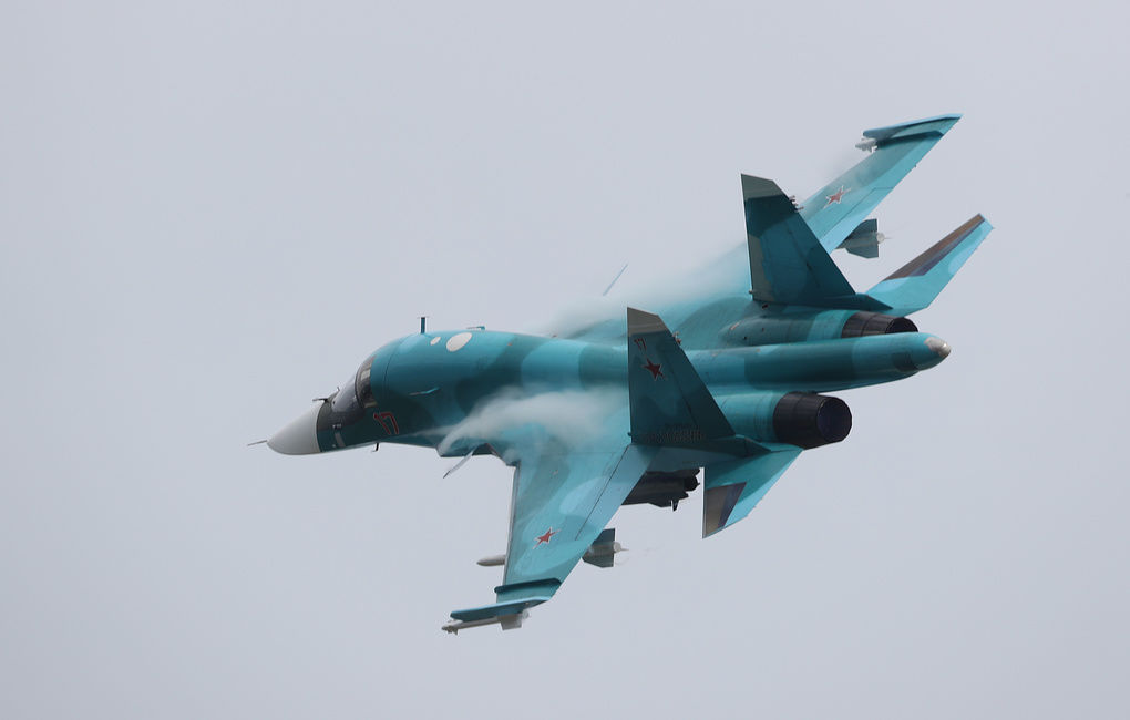 Два истребителя-бомбардировщика Су-34 столкнулись в воздухе во время полетов над Татарским проливом в Хабаровском крае. 