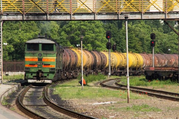 O garnitură de 24 cisterne feroviare, cu 1300 de tone de păcură a ajuns, în această dimineaţă, la Chişinău. Foto: gov.md