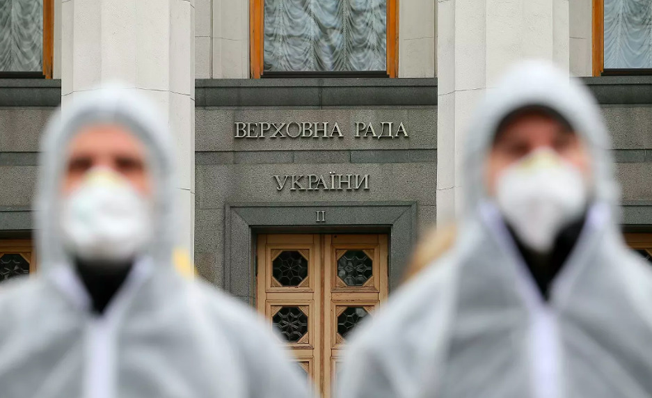 Эпидемиолог отметил, что украинские врачи не справляются с возросшей нагрузкой.