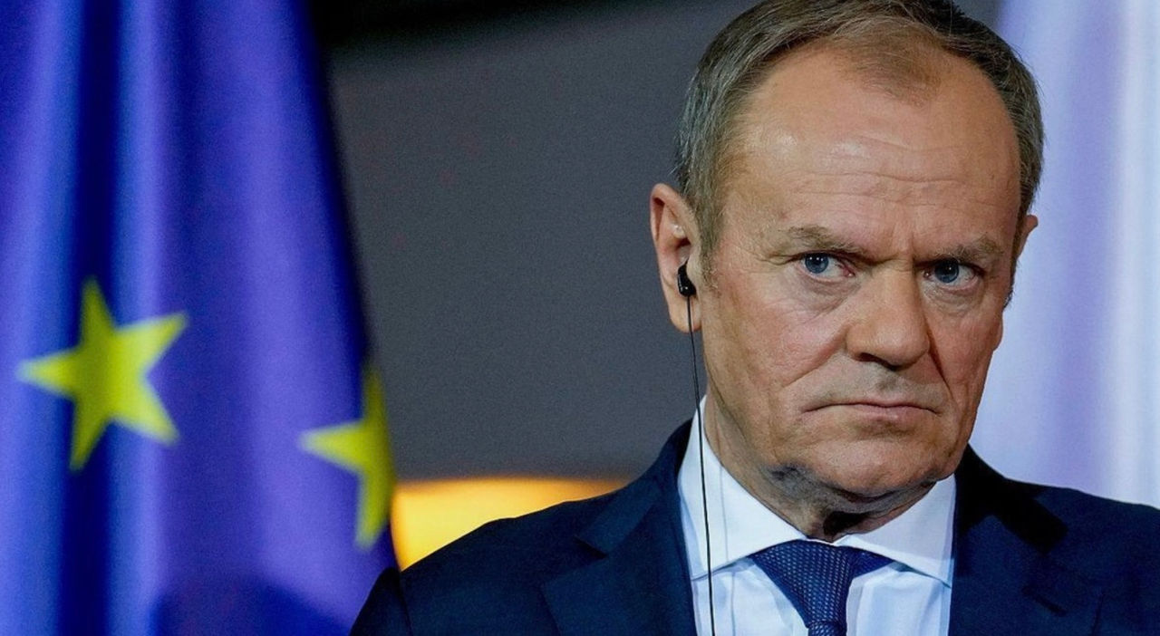 Tusk: Polonia ar fi mai în siguranță dacă ar avea un arsenal nuclear.
