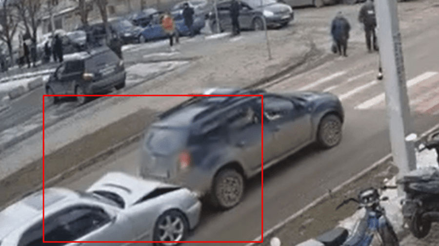 В Кагуле в автомобиль Пограничной полиции врезалась машина.
