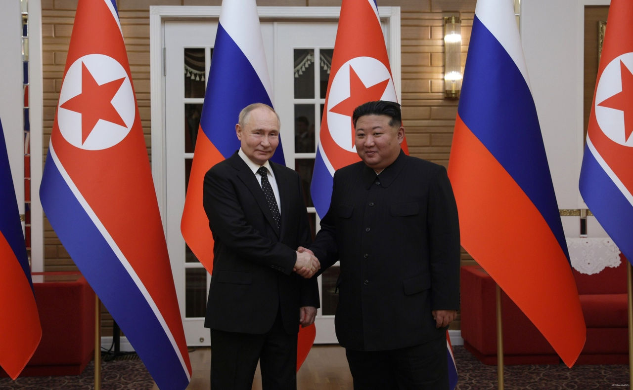 Сеул ввел санкции за военное сотрудничество РФ с КНДР.
