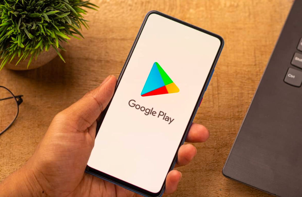 Google va introduce un nivel de răspundere pentru instalarea aplicațiilor în afara Play Store.