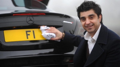 Luăm ca exemplu pe Afzal Kahn, care a achiziţionat plăcuţa de înmatriculare "F1" cu circa 500.000 € în 2008.