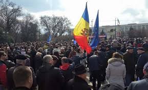 Protestatarii condamnă acţiunile IGP. Foto: fanatik.ro