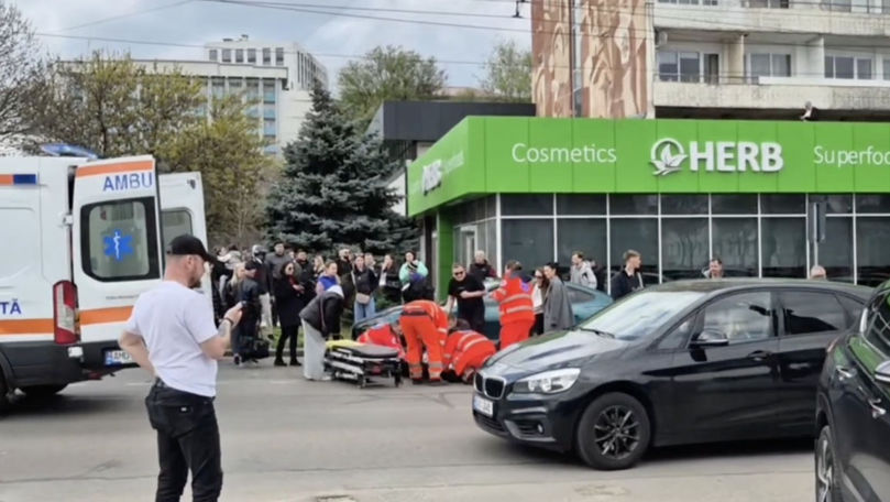 Состояние женщины, которую на переходе сбил автомобиль Xiaomi, улучшилось.