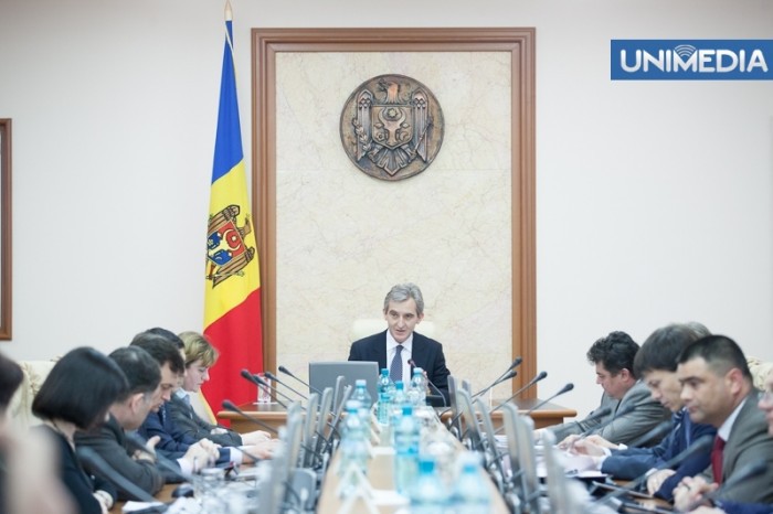 „Cam greu ne mișcăm cu secretarii de stat. Vă rog să vă grăbiți”, a precizat Leancă.