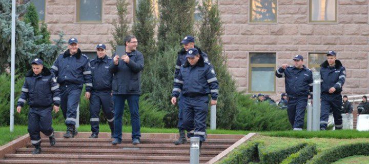 Усатый поздравил полицию - она больше не «зеленого цвета».