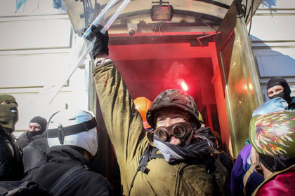Дипломаты возмутились тем, что лидеры украинской оппозиции не реагируют на действия радикалов в столице и таким образом «потворствуют "коричневой" революции». Фото: Reuters