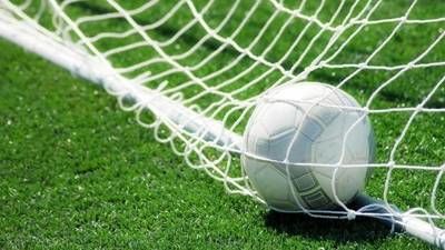Reprizele meciurilor de fotbal ar putea fi reduse de la 45 la 30 de minute. 