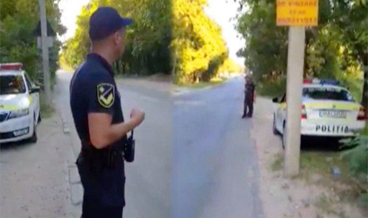 Полицейских засняли, как они без причины останавливают машины.
