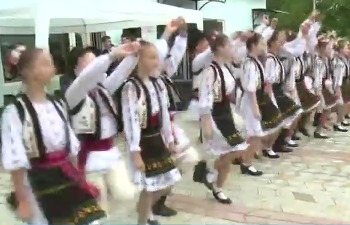 В музее собраны старые инструменты, предметы быта и вещи из бабушкиных сундуков.