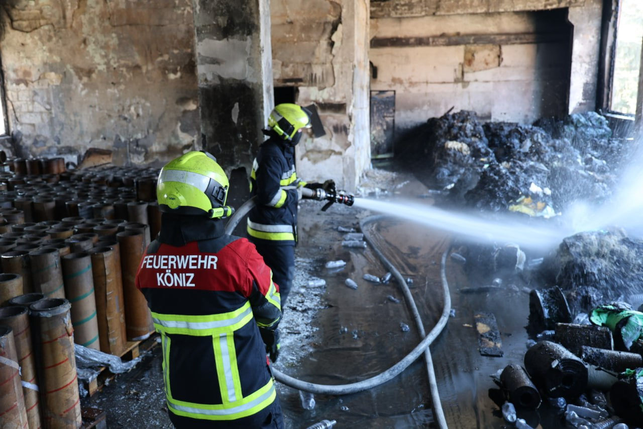 Incendiu la Buiucani: Un depozit, cuprins de flăcări.