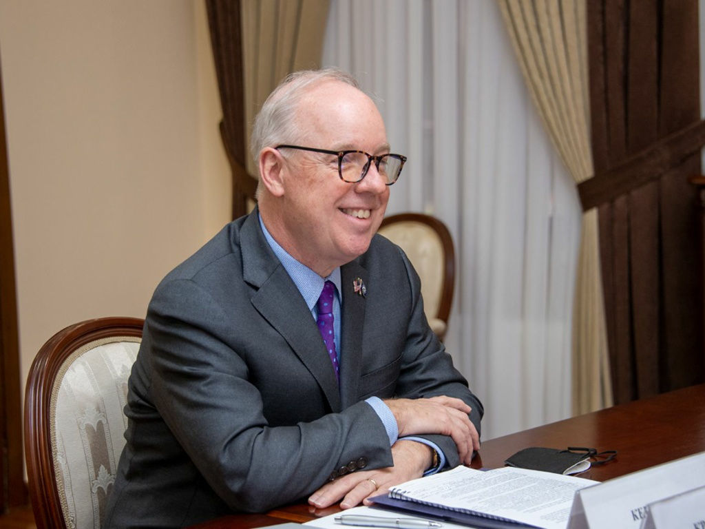 Посол США в Молдове Кент Логсдон.