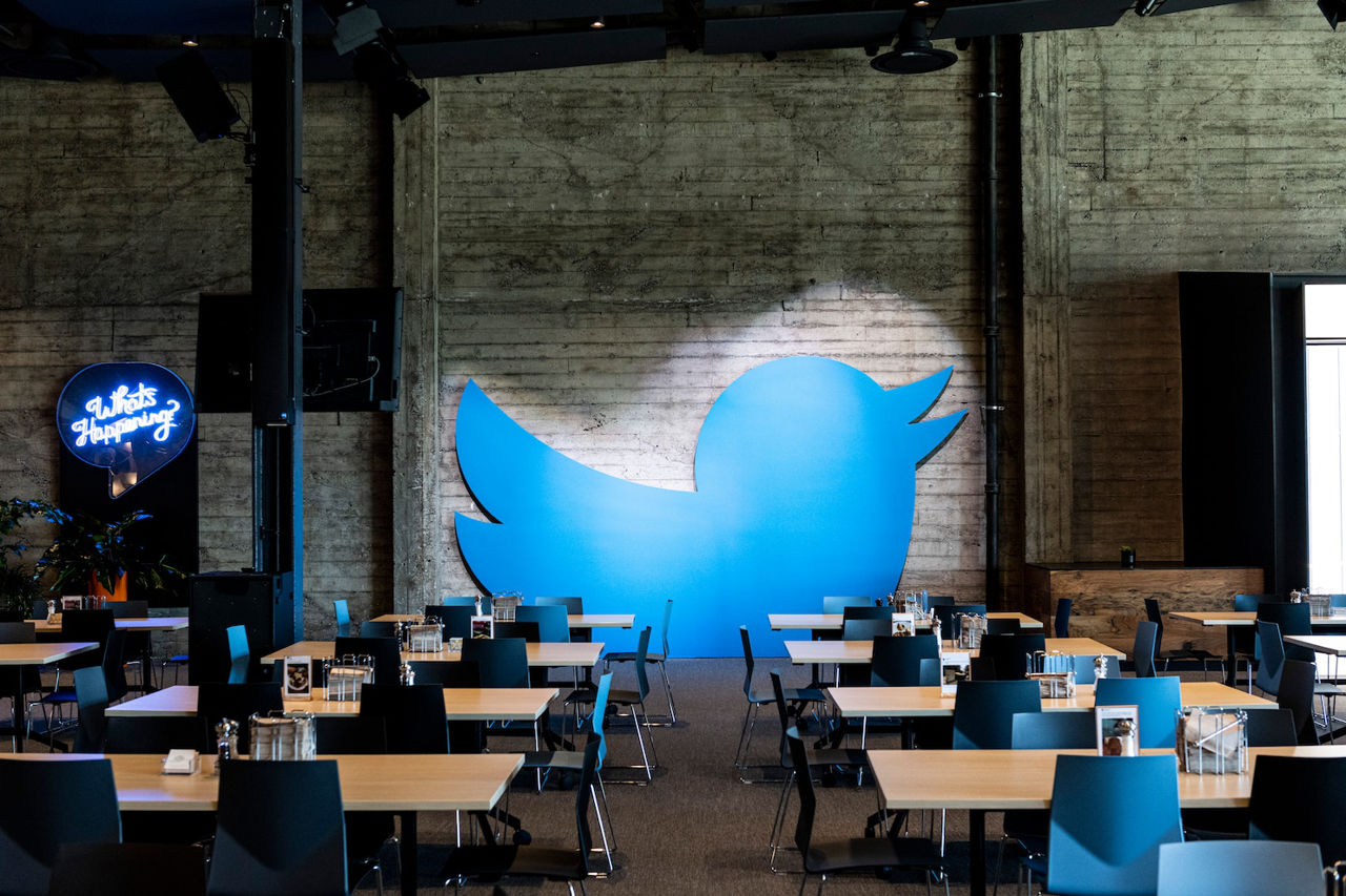 Маск запретил удаленную работу для всех сотрудников Twitter.