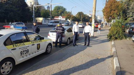 Şoferi de taxi falși din Capitală, amendaţi pentru transport ilegal pasageri. Foto: facebook.com/MinTransport