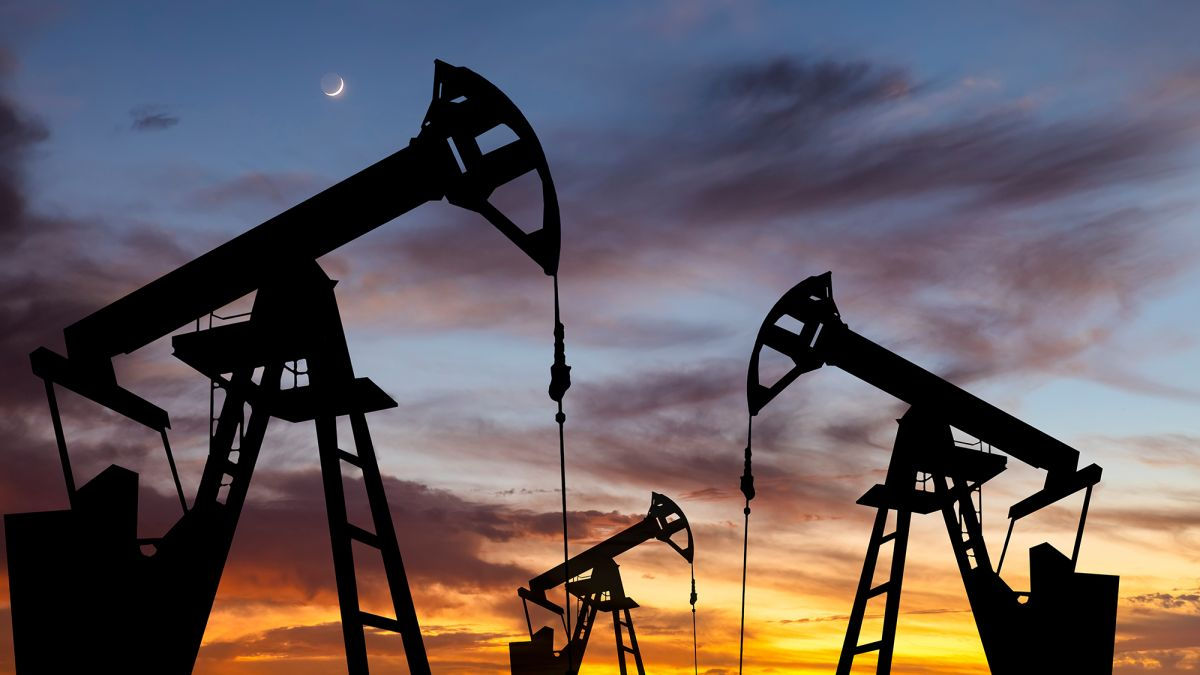 Восемь стран ОПЕК+ договорились нарастить добычу нефти.