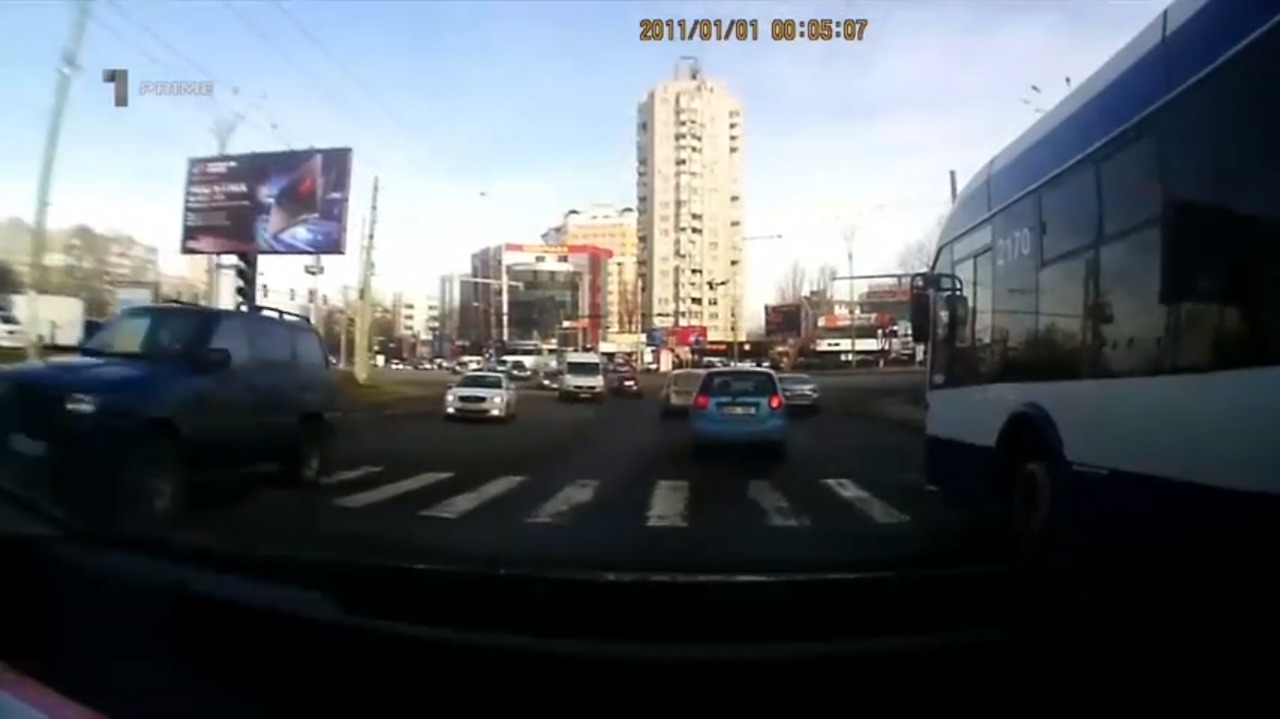 Automobilul unui fost ministru MAI, implicat într-un accident în lanț la Botanica.