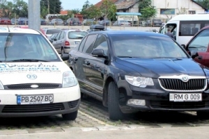 Peste 42 de milioane de lei, bani publici, au fost cheltuiți în 2013 pentru suplinirea parcurilor de automobile din 50 de instituții de stat.