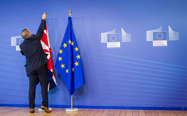 Референдум о выходе Британии из ЕС закончился победой евроскептиков. За Brexit проголосовали 51,9% избирателей.