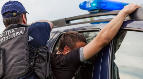 Bărbatul fiind anunțat în căutare națională pentru implicarea sa în săvârșirea infracțiunii de organizare a migrației ilegale. Foto: border.gov.md