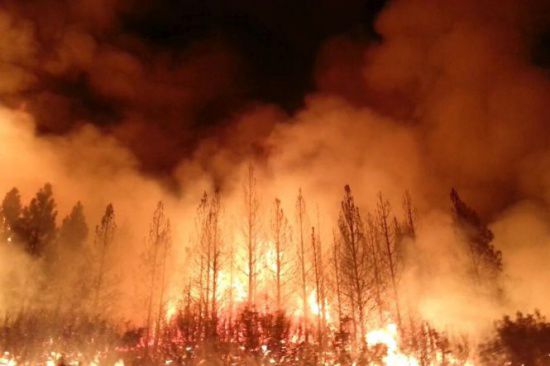 Peste 500 de oameni au fost evacuați din nordul și centrul statului american California, din cauza incendiilor. Foto: antena3.ro