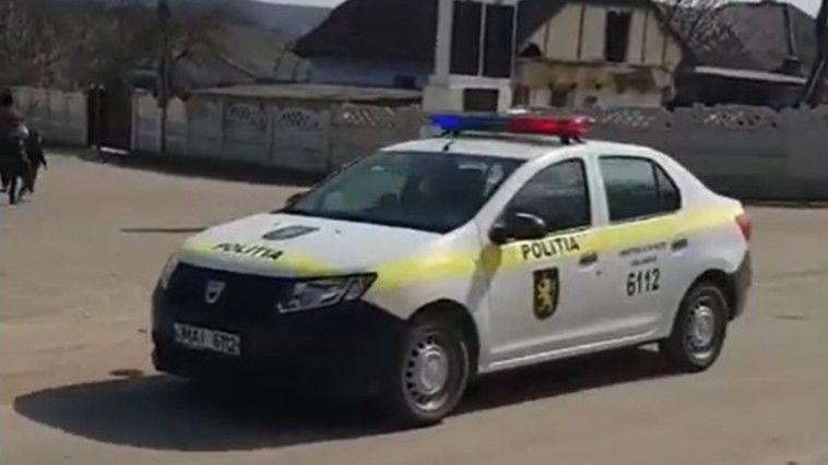 В Сороках выпивший велосипедист врезался в машину полиции.