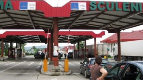 Un bărbat a încercat să intre în ţară, pe la vama Sculeni, cu un lot de piese auto, uzate.. Foto: bzi.ro