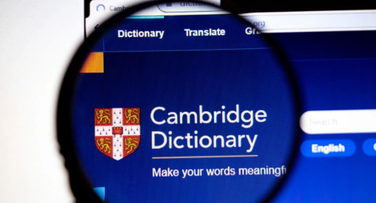 Verbul „a manifesta”, desemnat cuvântul anului 2024 de către Cambridge Dictionary.