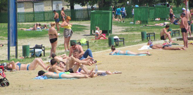 Expunerea zilnică la soare, pe timp de caniculă, poate provoca boli ale pielii sau ne poate afecta vederea. Foto: timpul.md