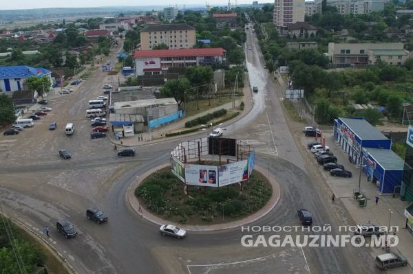 На перекрестке с круговым движением в Комрате произошло ДТП.
