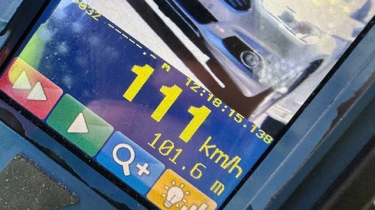 В Кишиневе водитель разогнался до 111 км/ч: может стать пешеходом.
