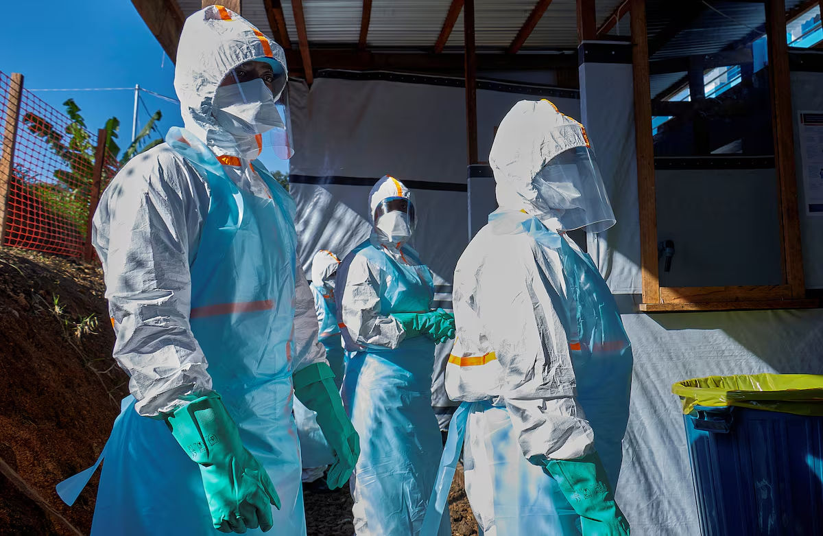 Peste 100 de decese cauzate de febra Ebola, confirmate în Congo.