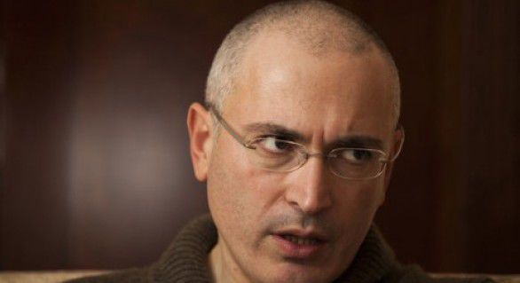 Hodorkovski, a fost dat în căutare internaţională prin Interpol pentru „uciderea” primarului din Nefteiugansk Vladimir Petuhov.