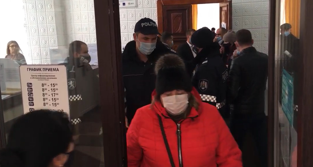 В примэрии Комрата разгорелся скандал, приехала полиция.