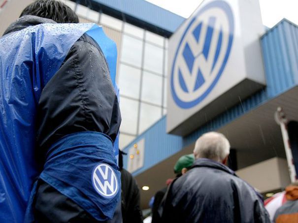 Percheziţii la Daimler şi Volkswagen, în cadrul anchetei UE privind practici neconcurenţiale.